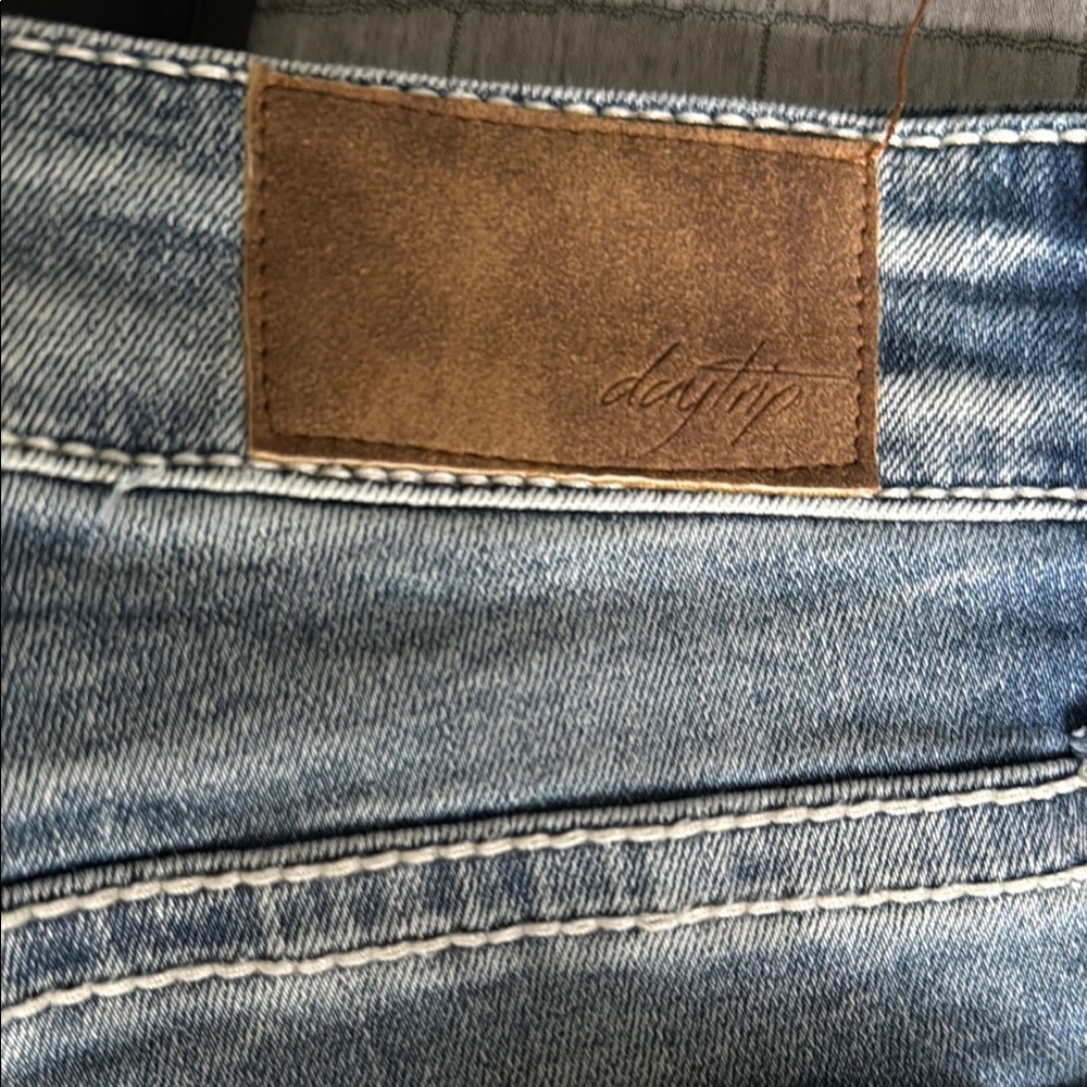 Daytrip Blue Jeans Classic Light Wash
